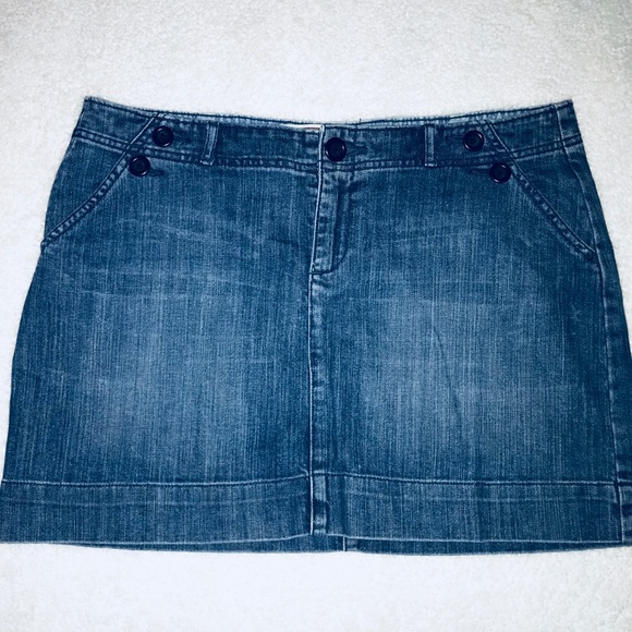 GAP Dresses & Skirts - GAP denim mini-skirt